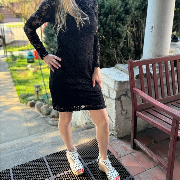 Elie Tahari size 4 black stretchy lace dress brand new ! Super classy dress - Picture 2 of 8